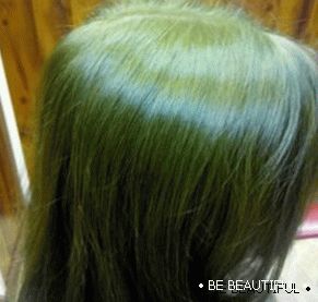 Колористките фризьори подчертават 10-те най-чести причини за появата на зеления цвят на косата