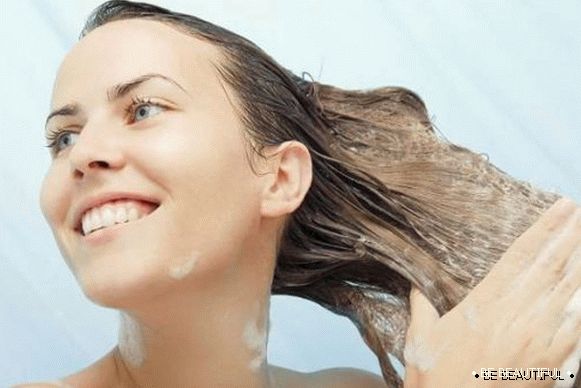 Измиване на косата с шампоан